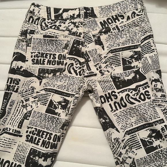 Newspaper flare pants - Picture 2 of 3